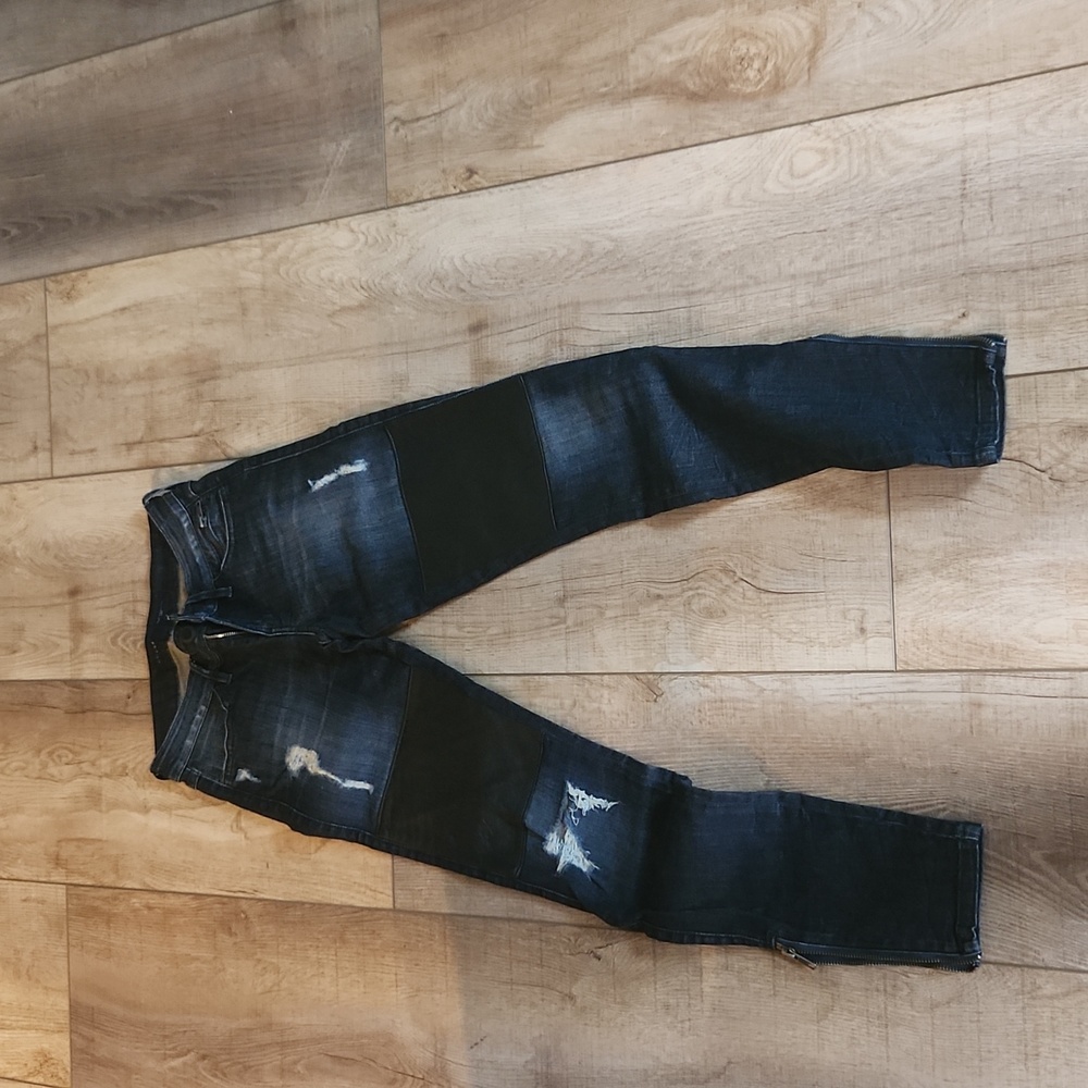 Guess skinny jeans with leather patches